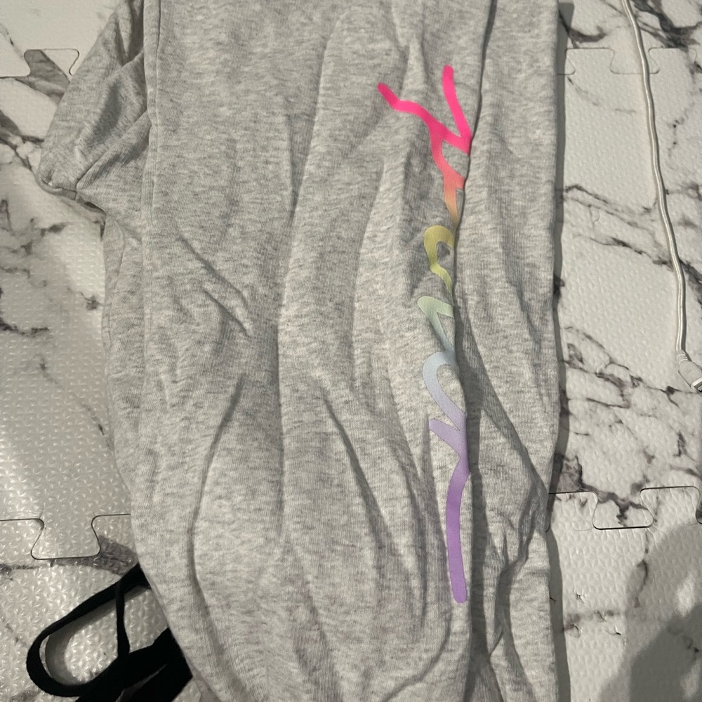 Cute grey sweats never worn them they just sat in the drawer